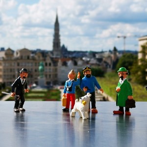 Tintin et ses amis devant la place de Bruxelles - Belgique  - collection de photos clin d'oeil, catégorie paysages